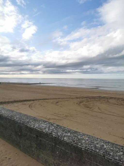 Cabourg Cosy, Appartement Refait A Neuf, 5 Min A Pied De La Mer Exteriör bild